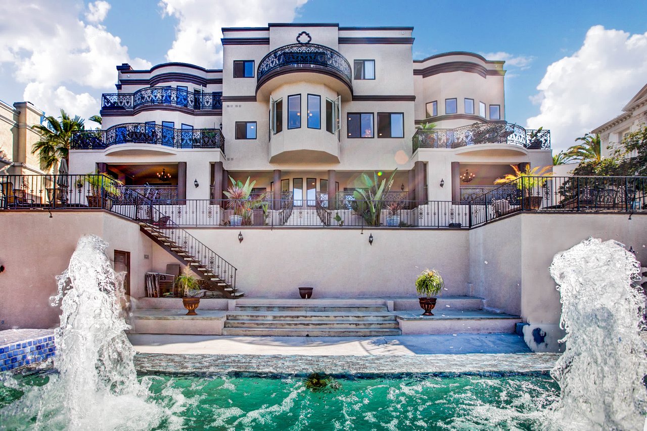 11131 Mountcastle Dr. Studio City, CA