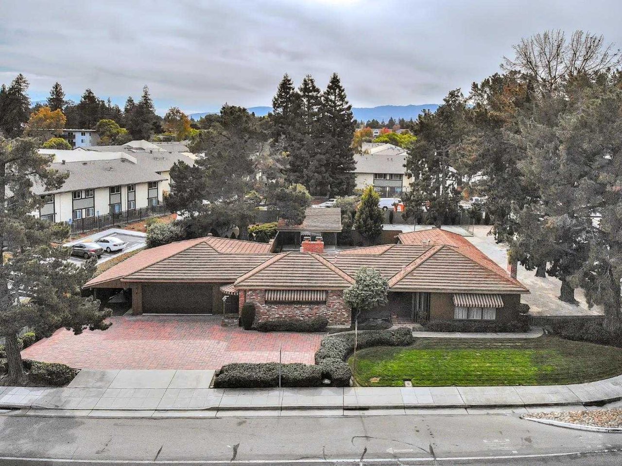 444 Old San Francisco RD