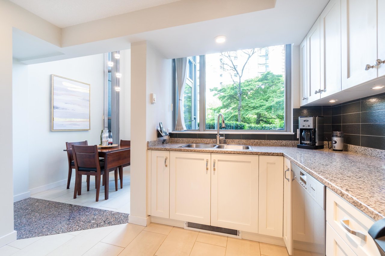 1233 Alberni St
