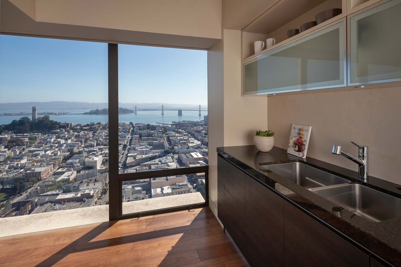 "As New" Contemporary View Apartment