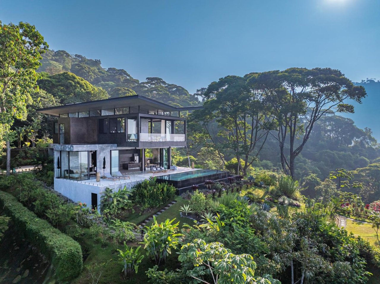 Architectural Whale Tail Villa, Dominical, Puntarenas
