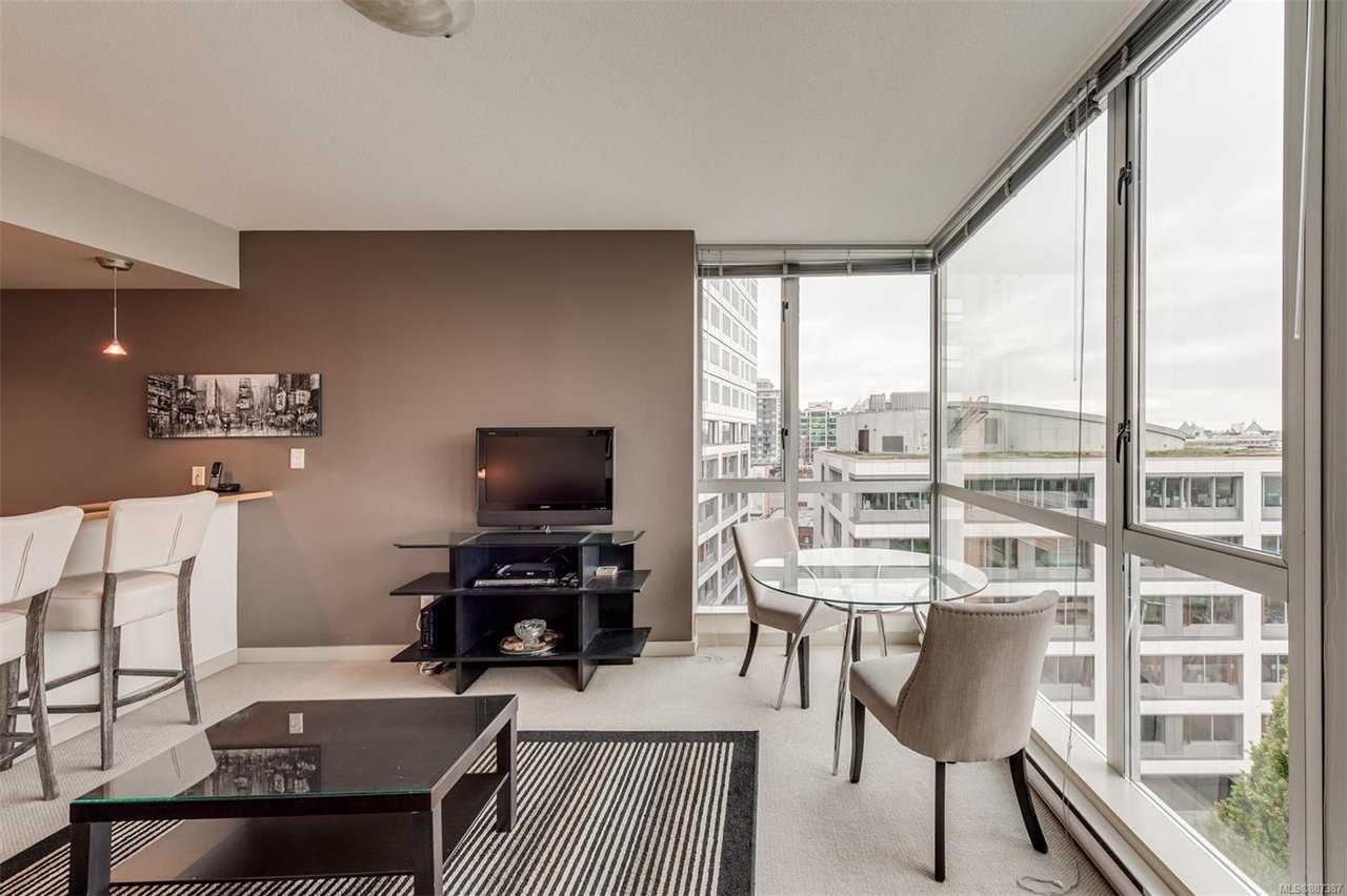 908-732 Cormorant St