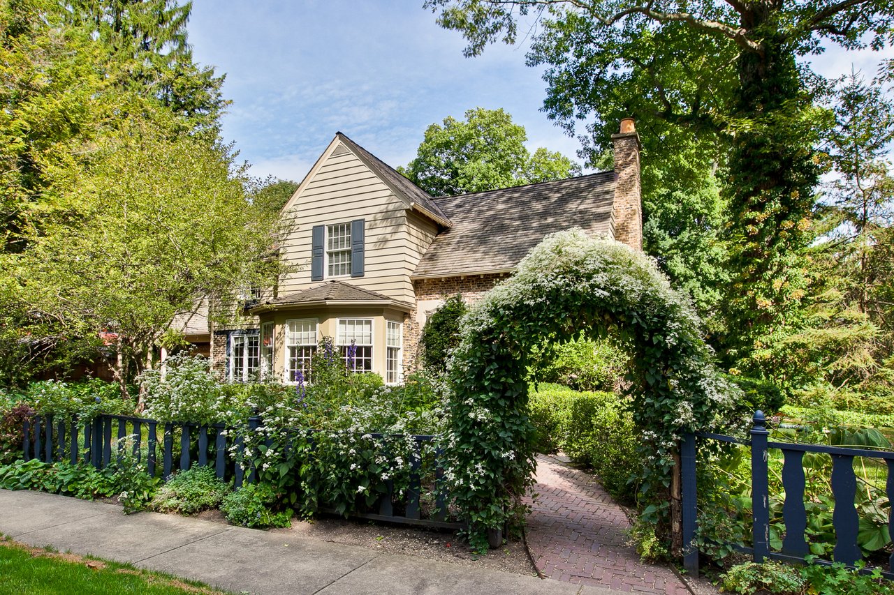 Open Floor Plan and Architectural Detailing