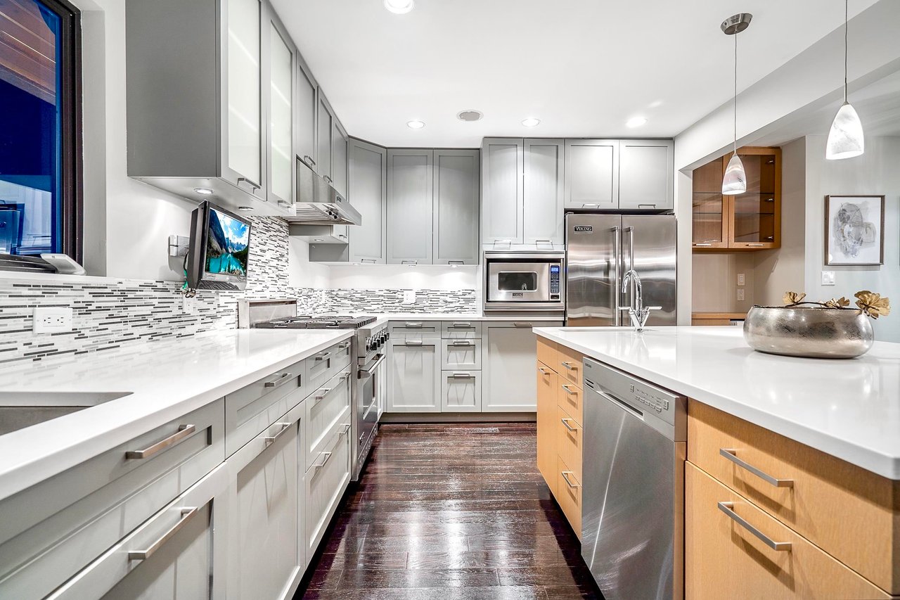 3925 Viewridge Pl