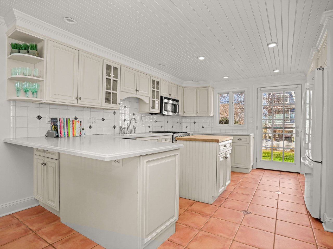 1141 Fairfield Beach Road, Fairfield