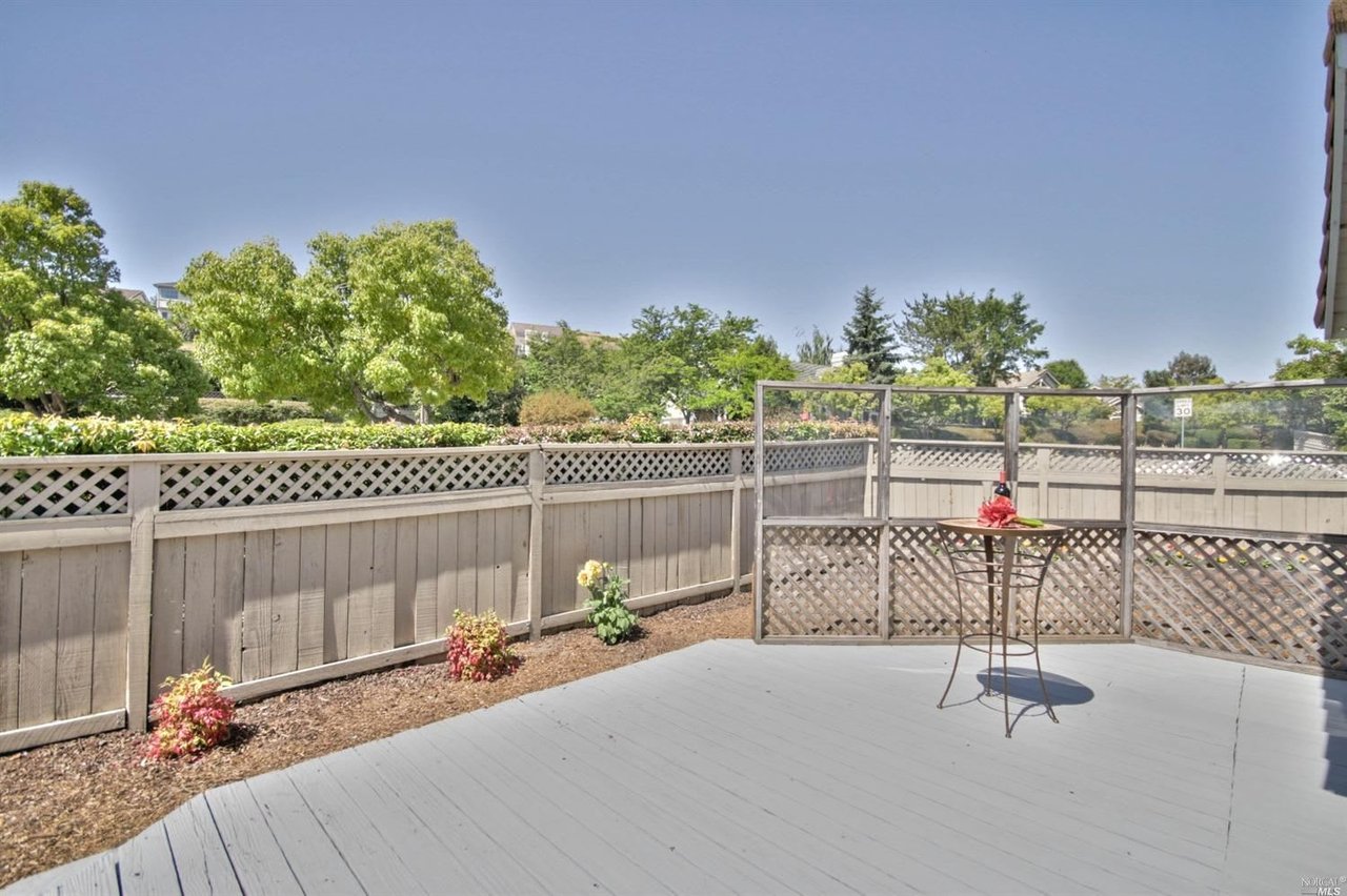 80 Windsor Ln