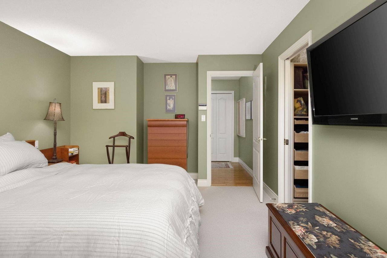 4349 Kingscote Rd, Cobble Hill