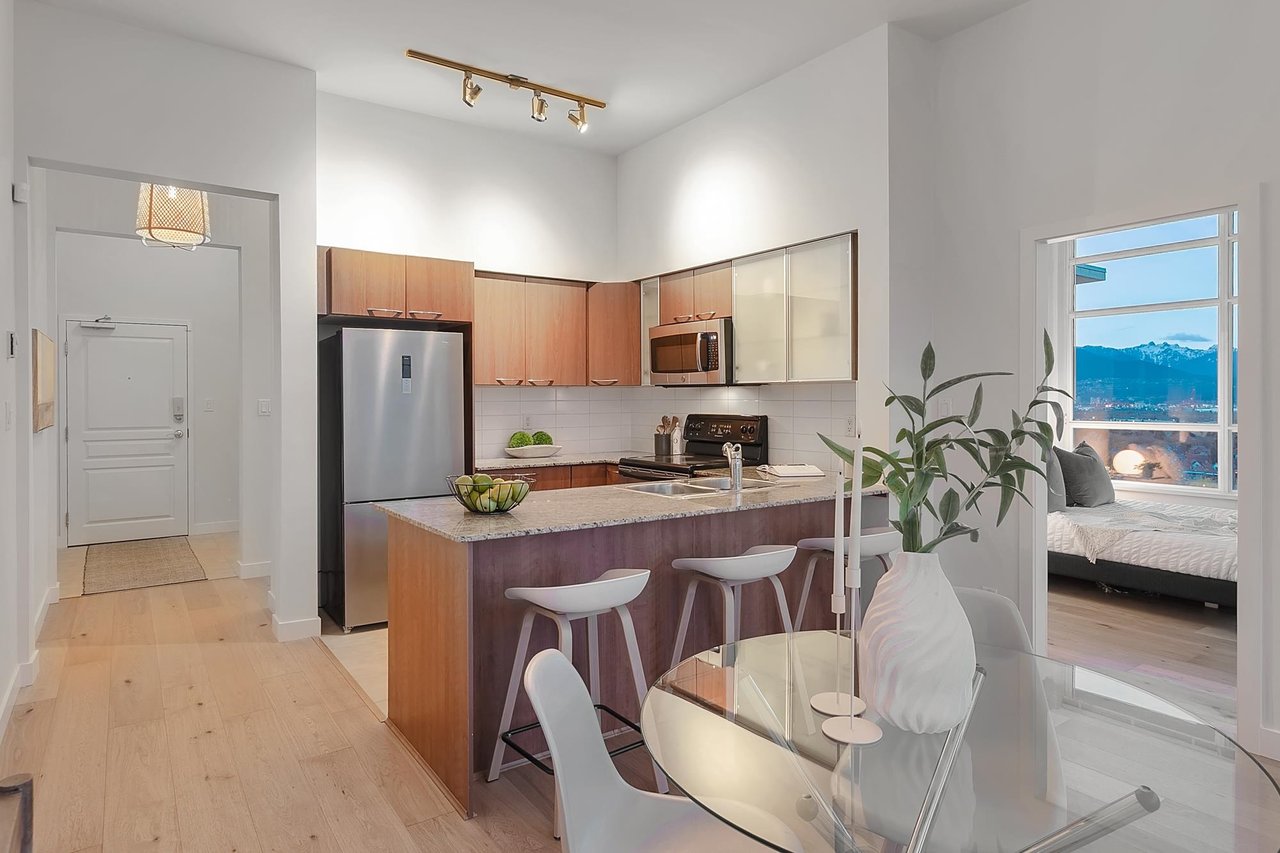 1251-1483 E King Edward Ave
