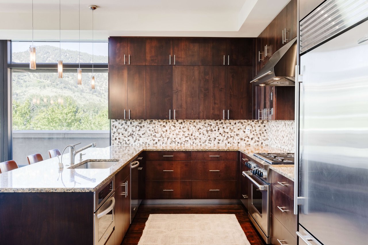 1077 Canyon #302