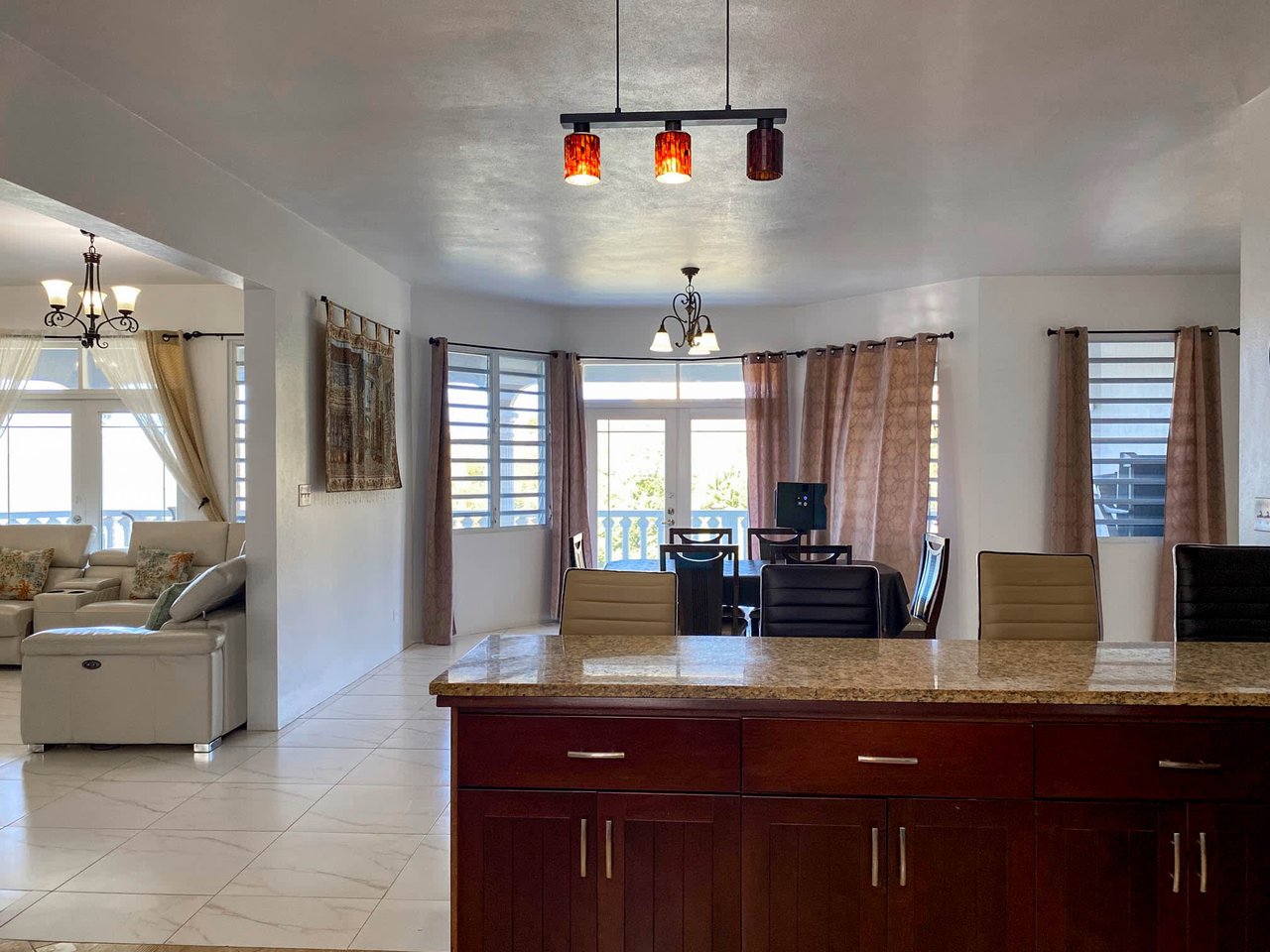 192 Penthouse Three Bedroom Apartment in Belle Vue