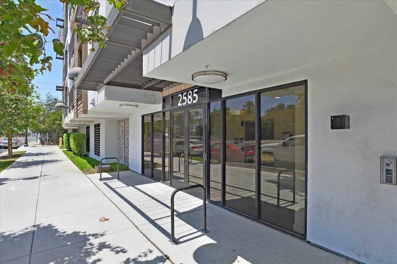 2585 El Camino Real 218