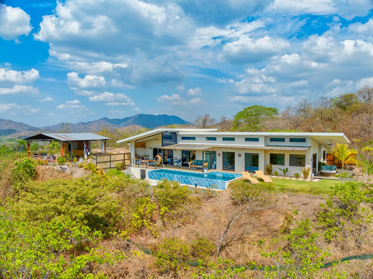 Finca Toltec | Majestic Mountaintop Ocean View Home + 4 Casitas | Ideal Retreat Centre!