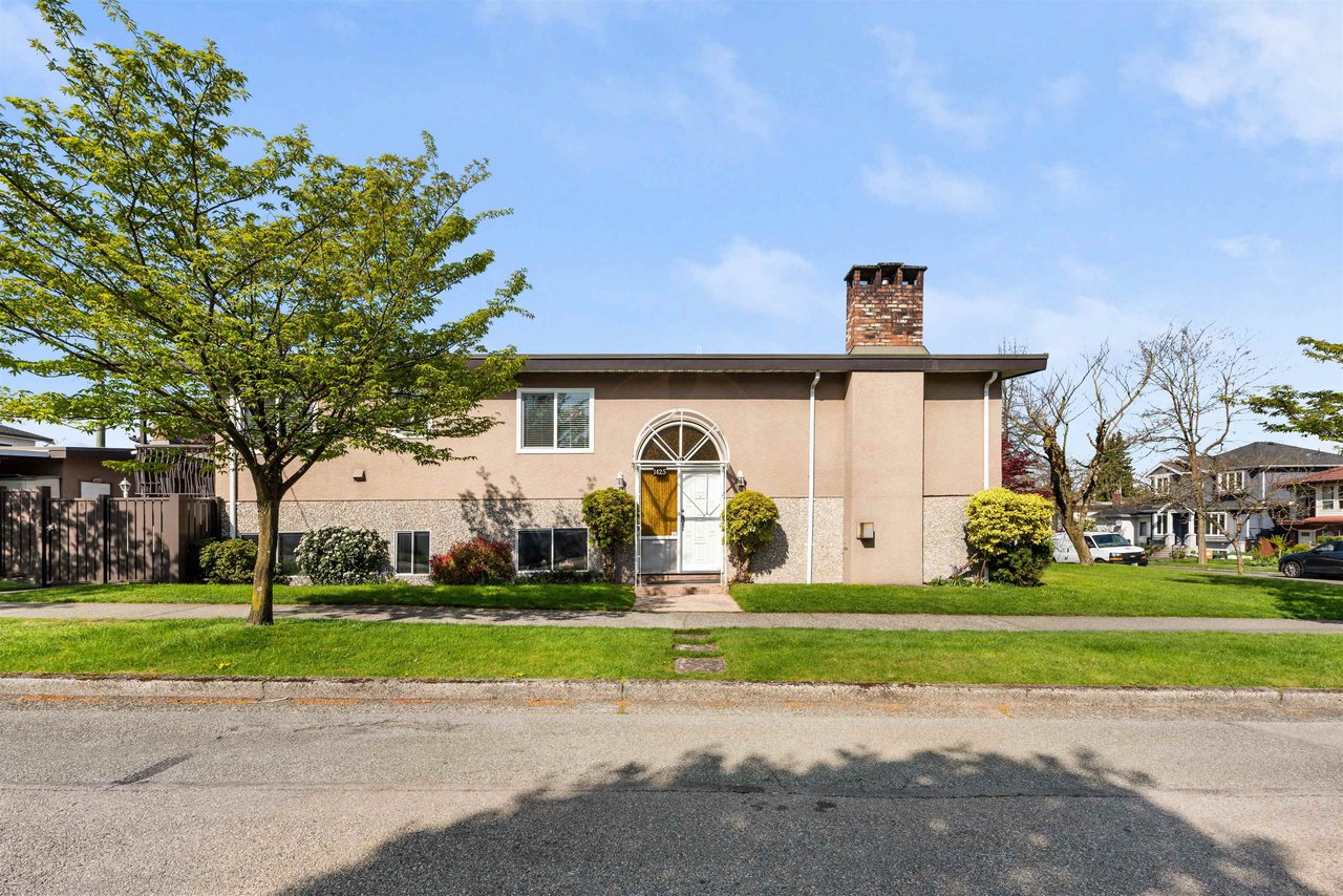 1425 Slocan St