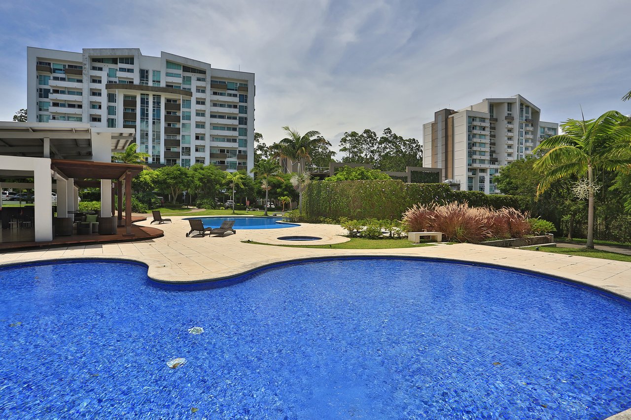 Urban Condo With Rooftop Gym, Heredia