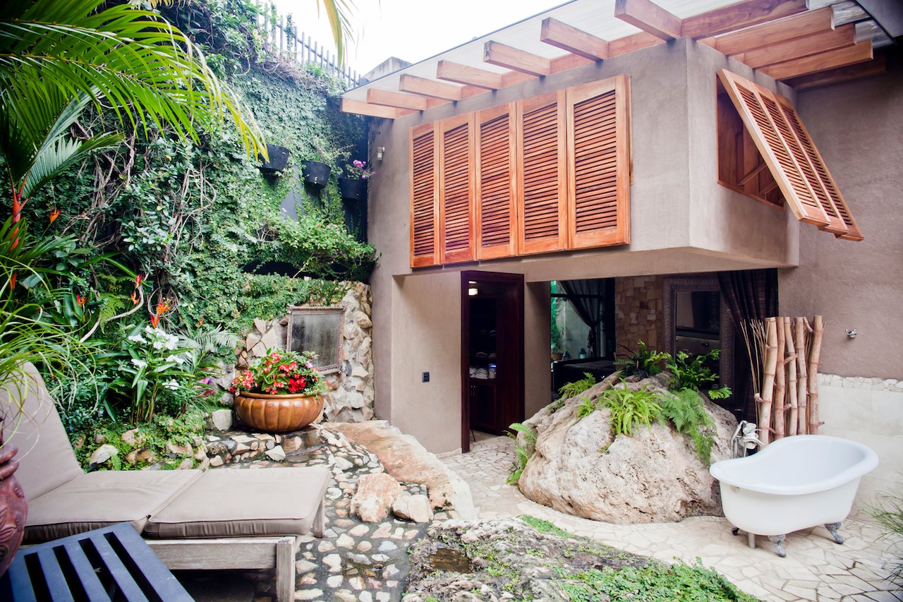 Private Secure Garden Estate, Escazu, San Jose