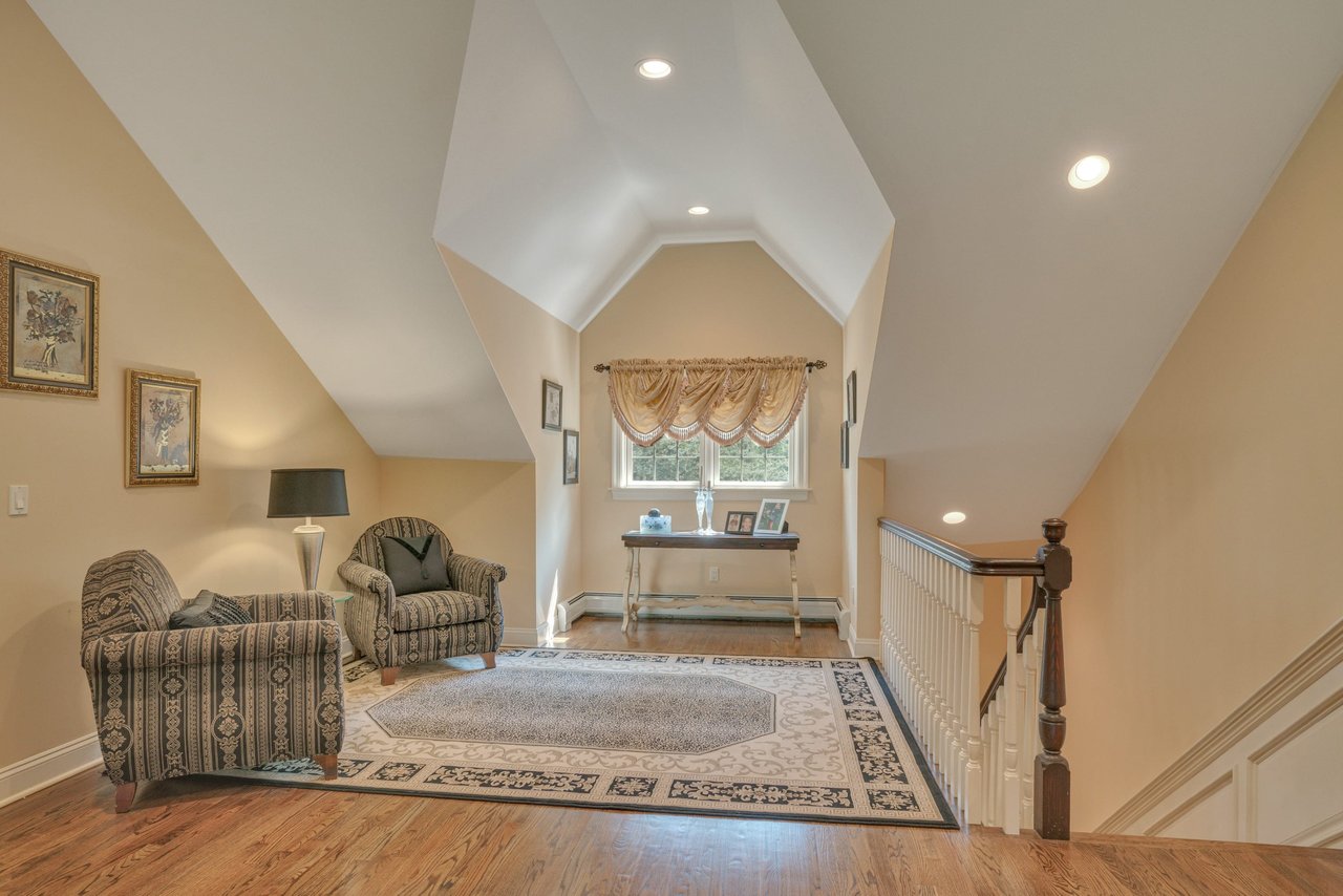 8 Glenbrook Drive