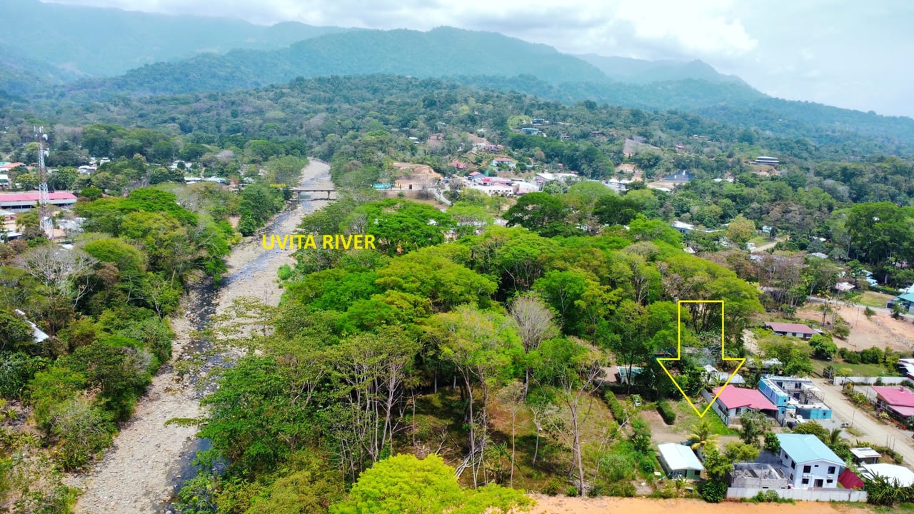 BEACH LIVING PARADISE AWAITS IN BAHIA BALLENA – 0.07 ACRES