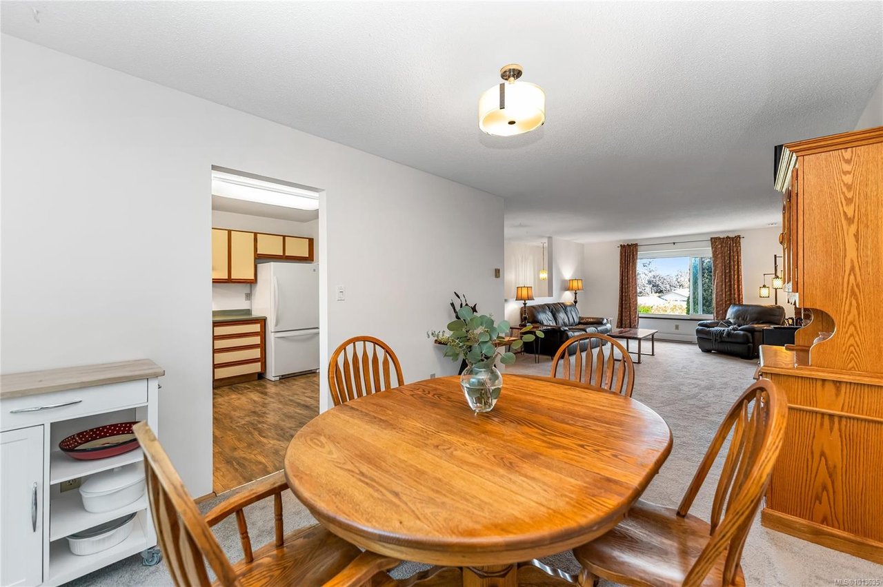 7678 Grieve Cres