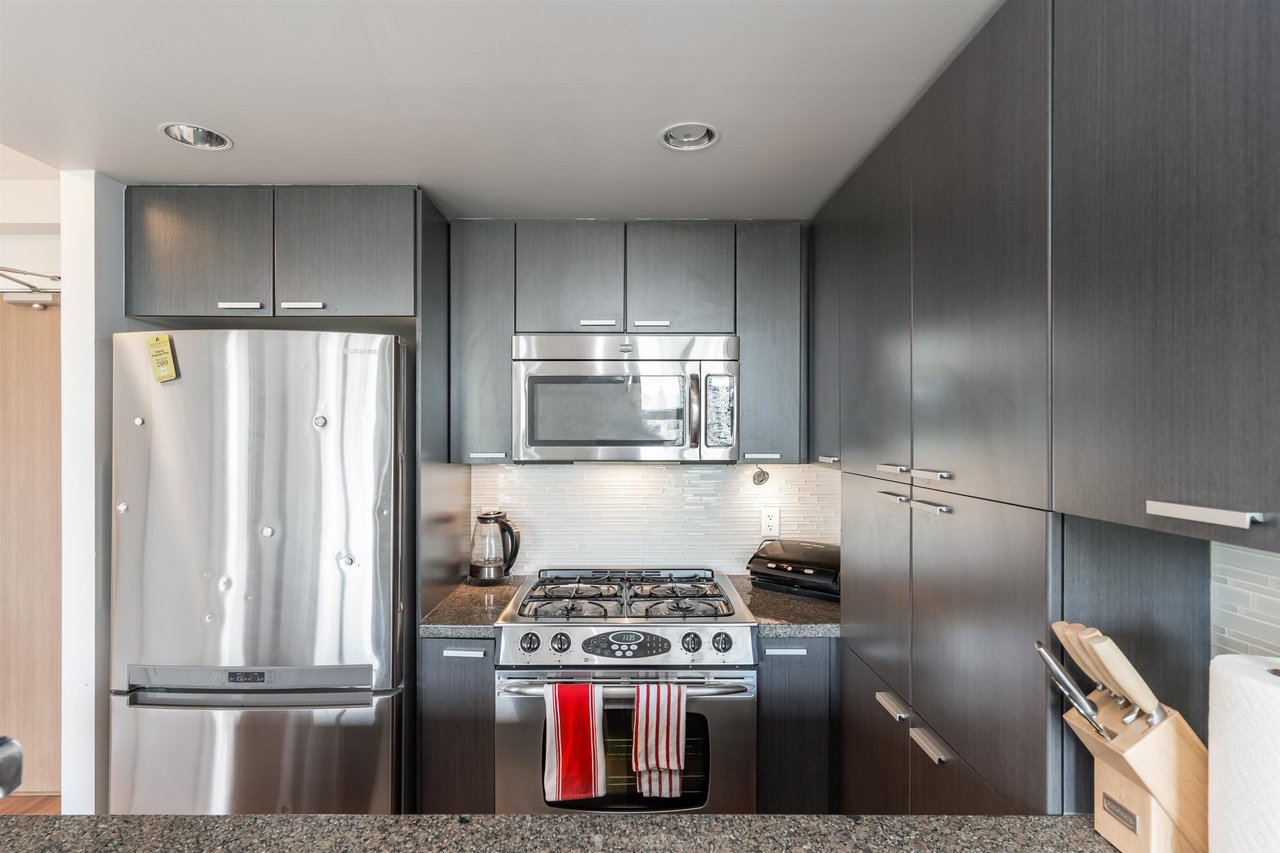 1605-2200 Douglas Rd