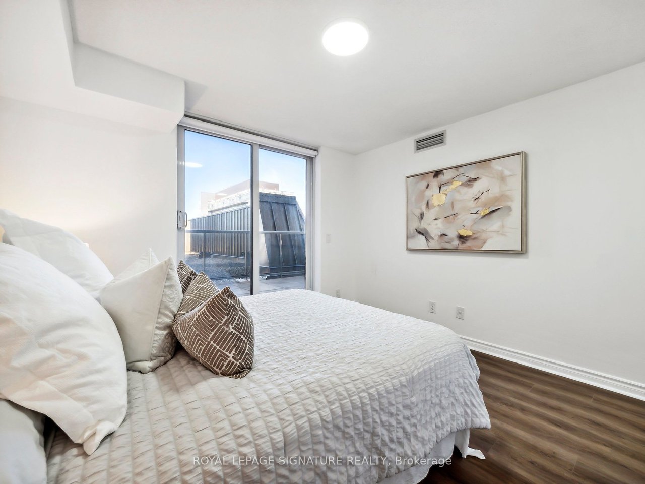 18 Kenaston Gdns 804