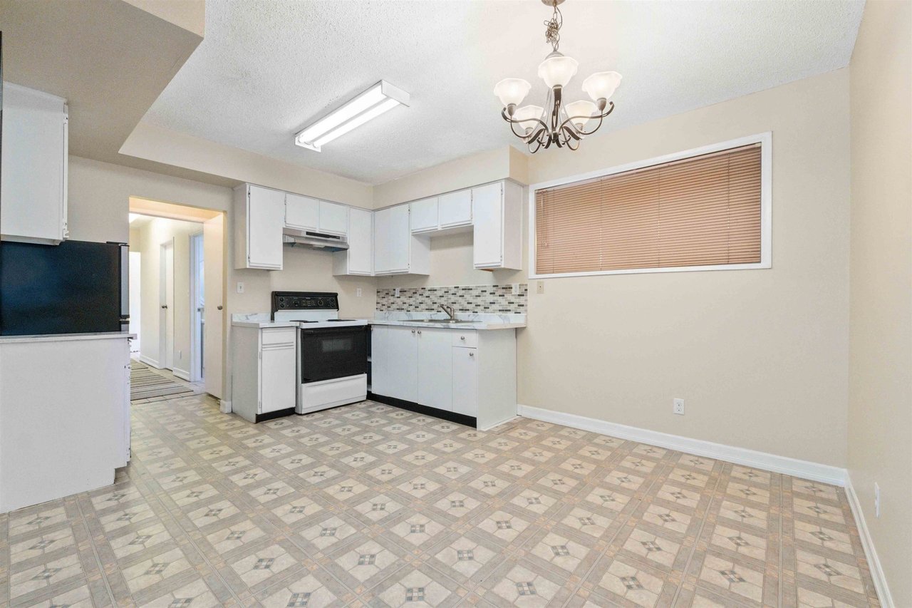 15774 96 Ave