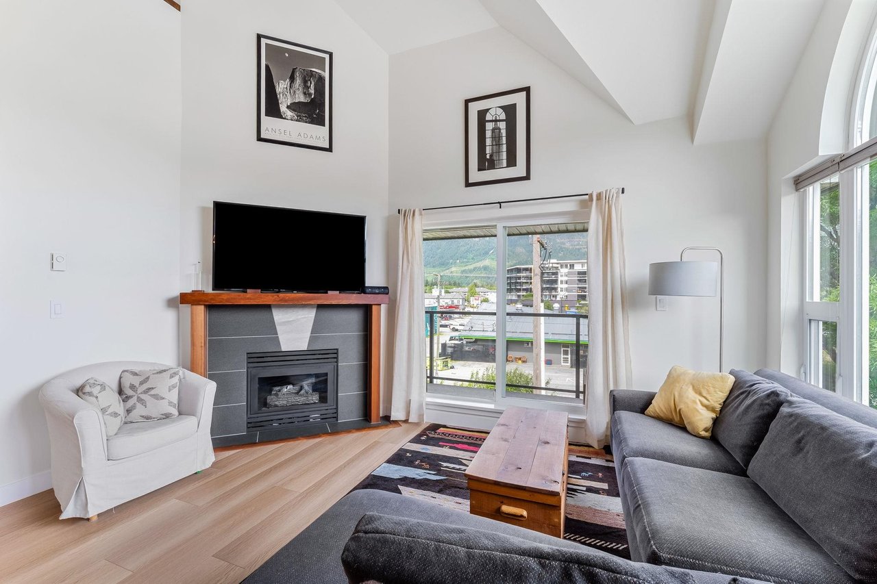 312-1466 Pemberton Ave