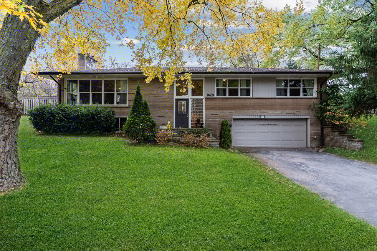 1620 Pinetree Crescent