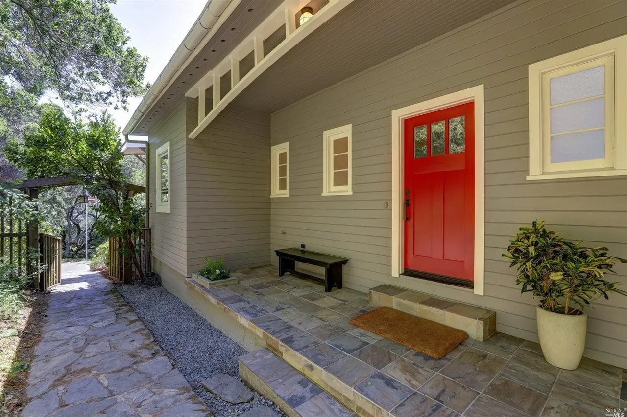 116 Winding Way