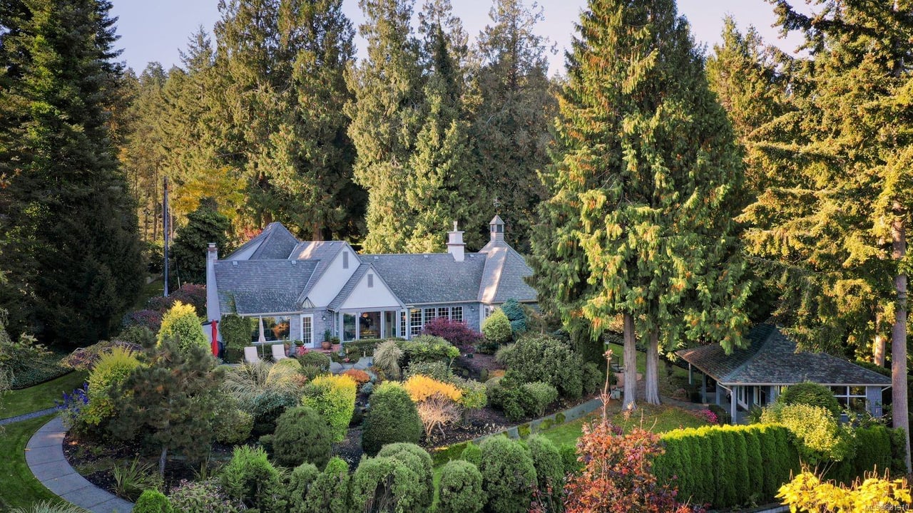4349 Kingscote Rd, Cobble Hill