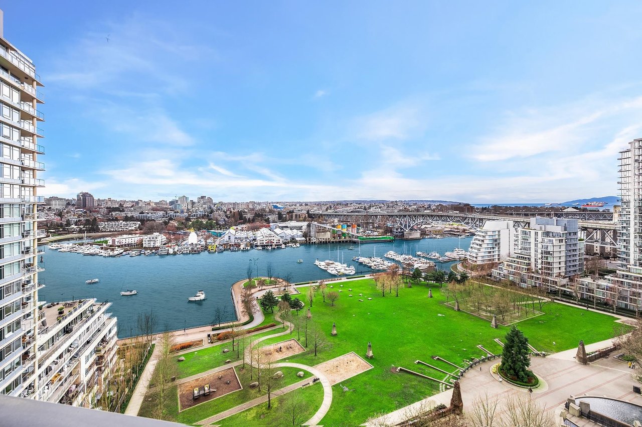 1903-455 Beach Cres