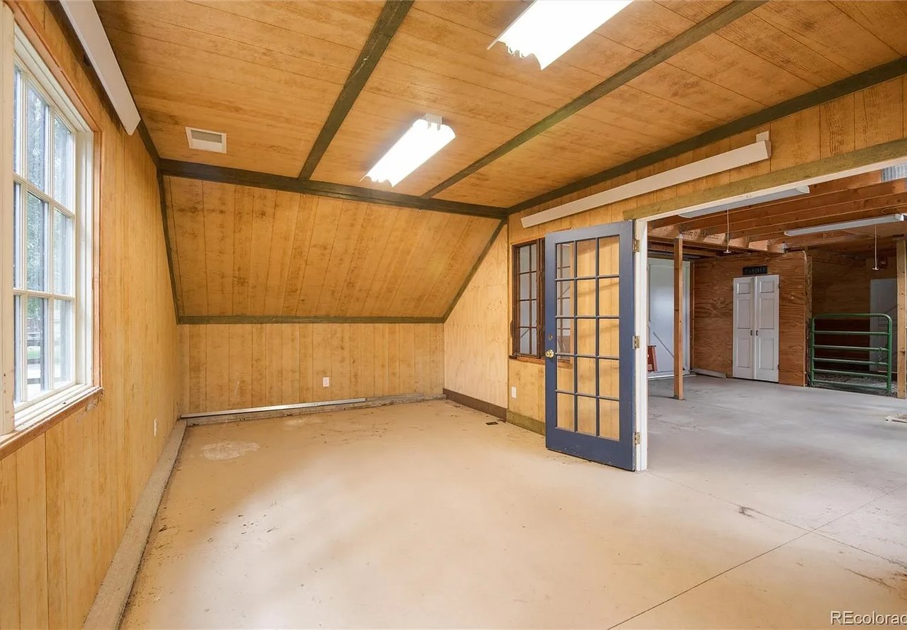8 Meadowview Lane