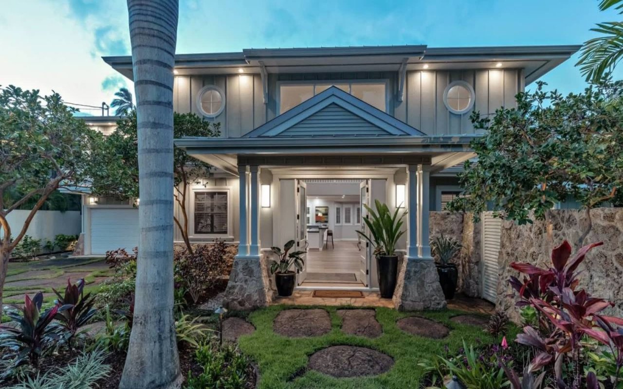 Royal Place Residence – Where Honolulu’s Elite Have ALWAYS Called Home!