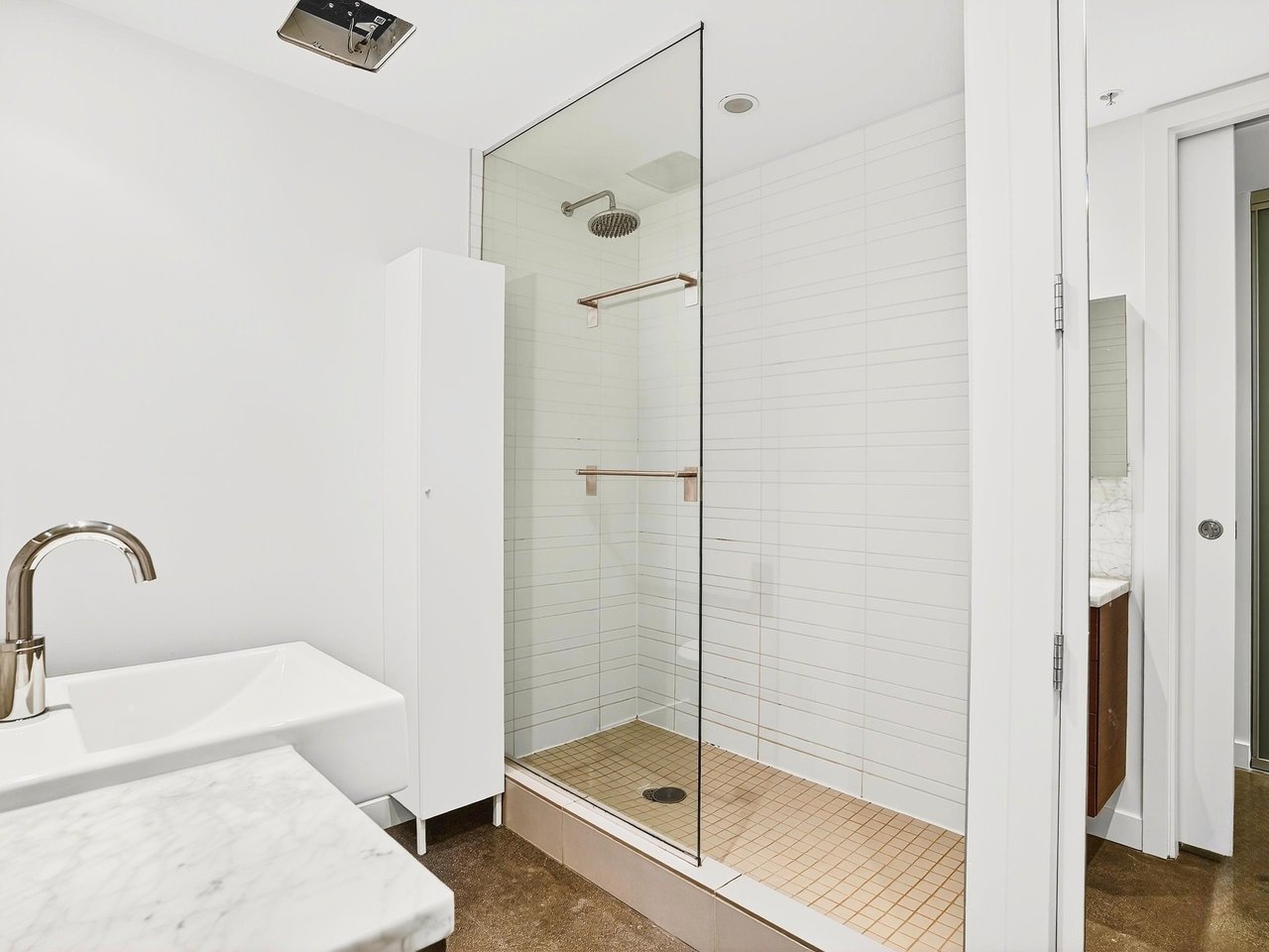 520-256 E 2nd Ave