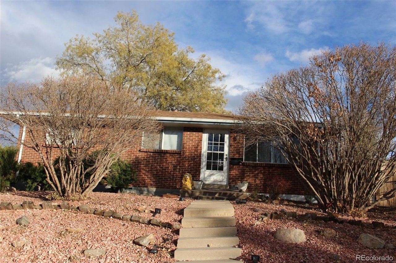 828 Lowell Blvd