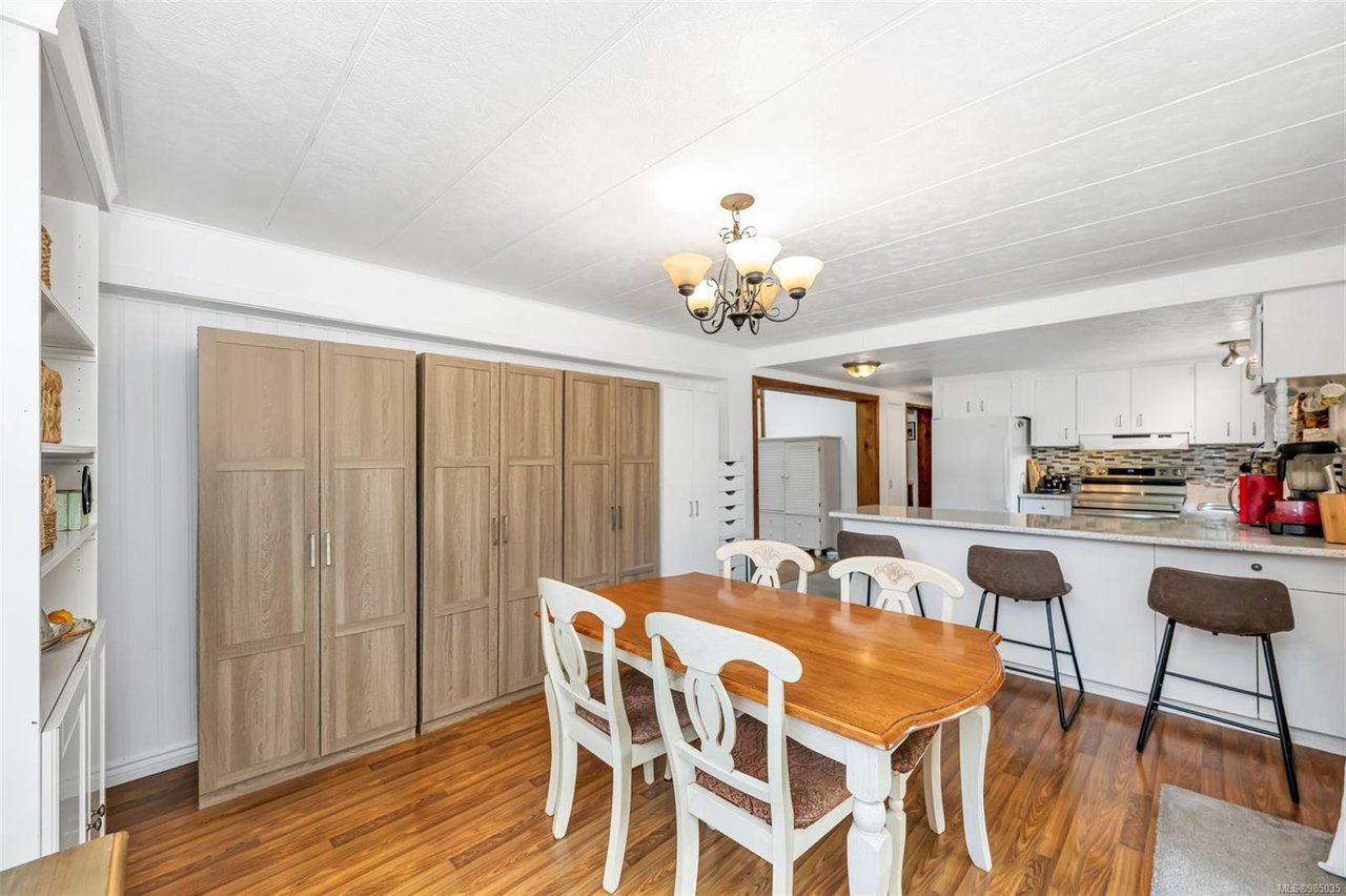 3398 Ridgeview Cres