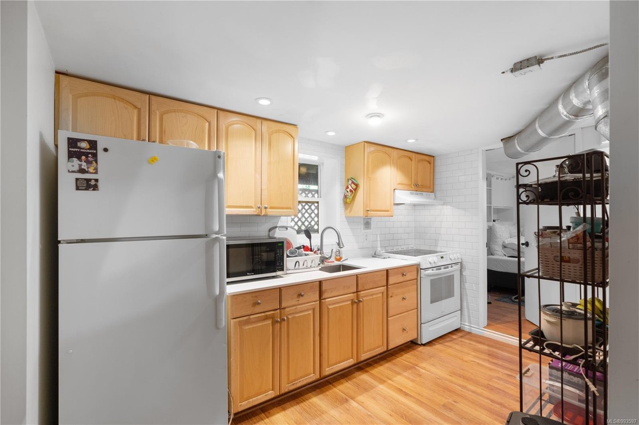 1080 San Marino Cres, Saanich