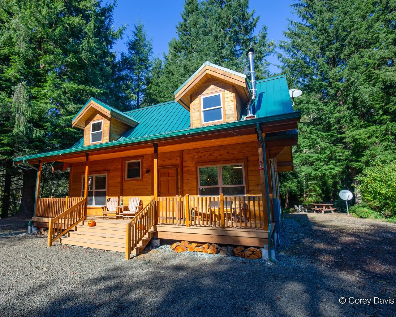 Nehalem Oregon home with forested land