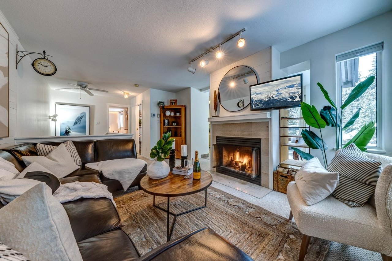 4-2548 Snowridge Cres