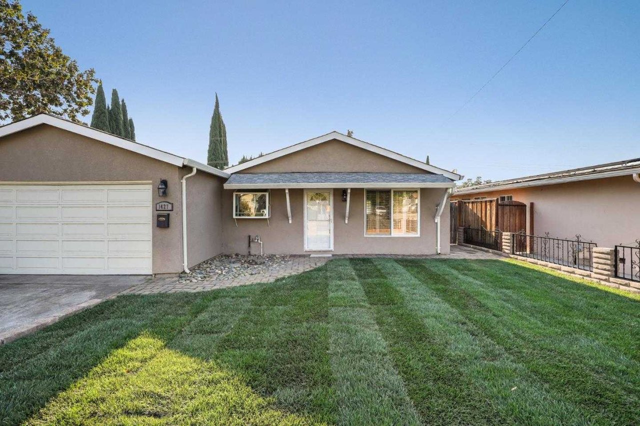 1427 Mount Lassen DR
