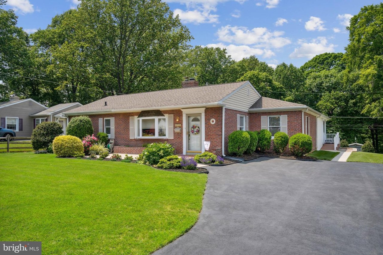 320 Rose Ln