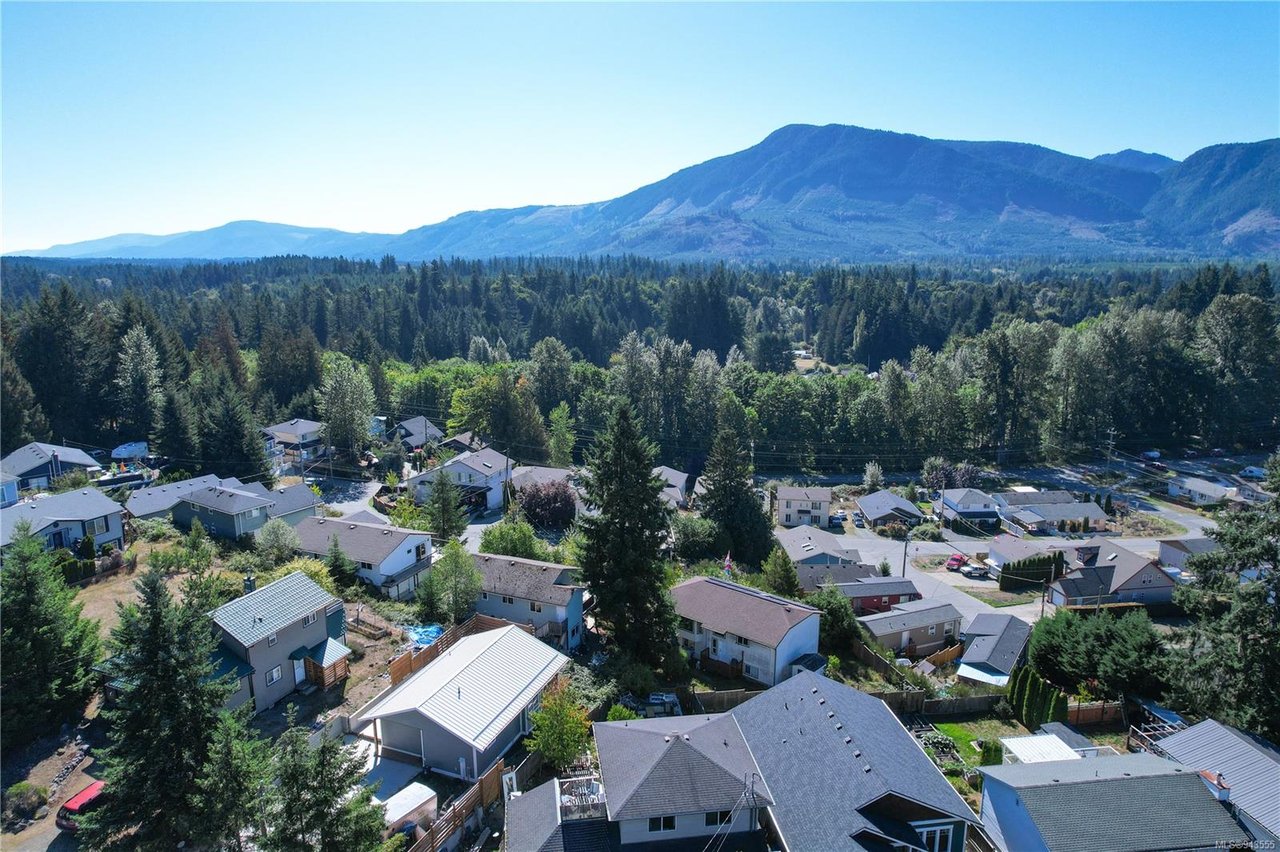 305 Lake Park Rd, Lake Cowichan