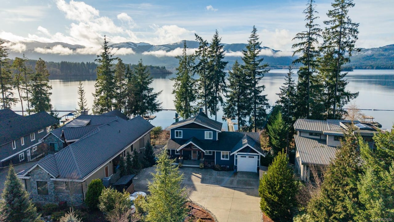 7364 Lakefront Dr, Lake Cowichan