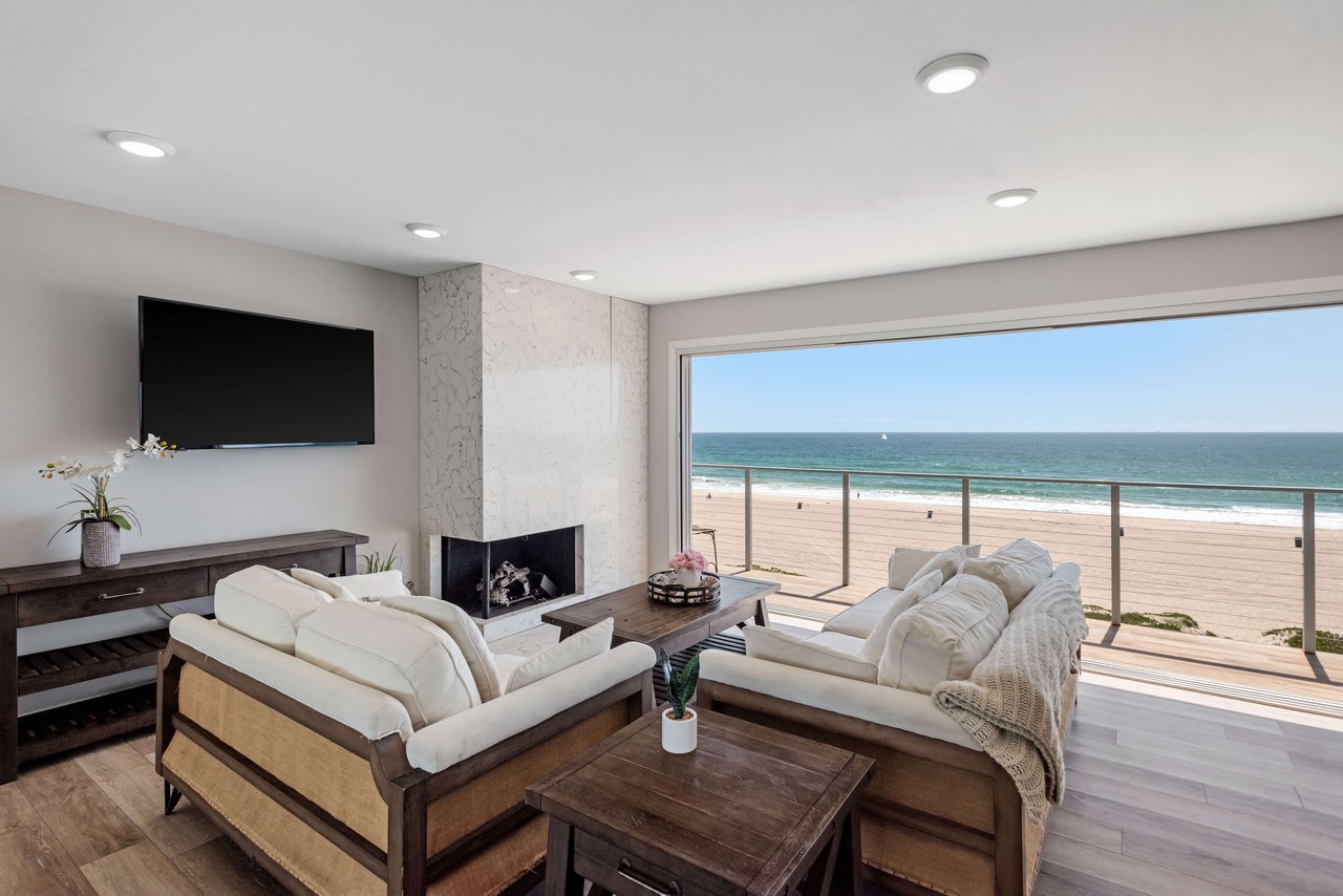 2208 The Strand