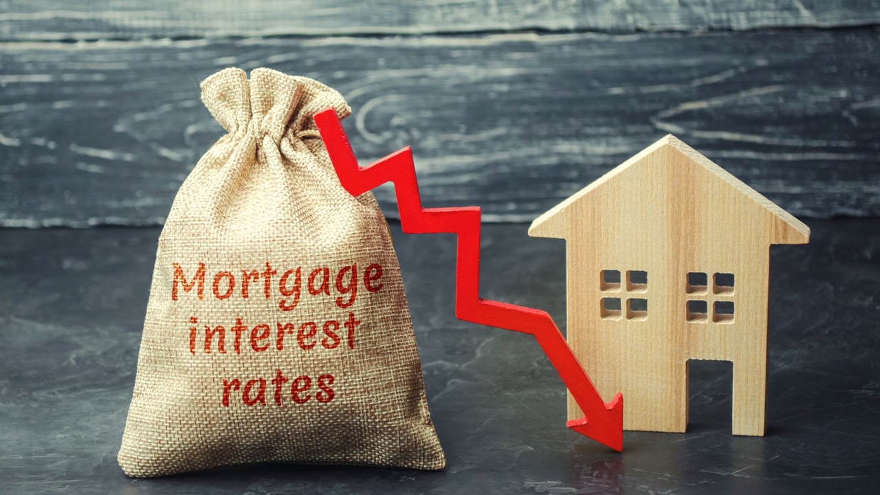 Should I Wait for Mortgage Rates To Come Down Before I Move?