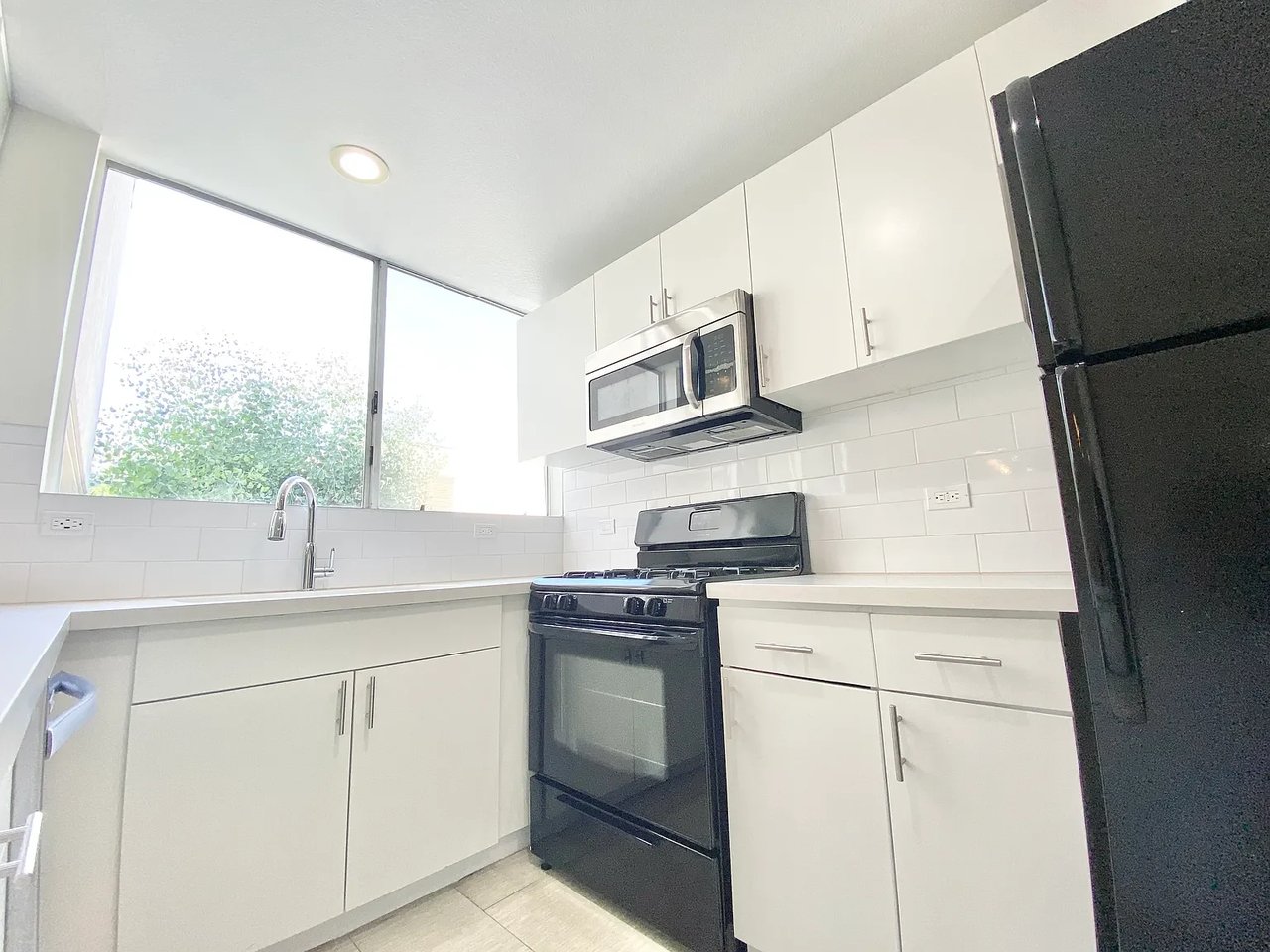 2100 Griffith Park Blvd #1