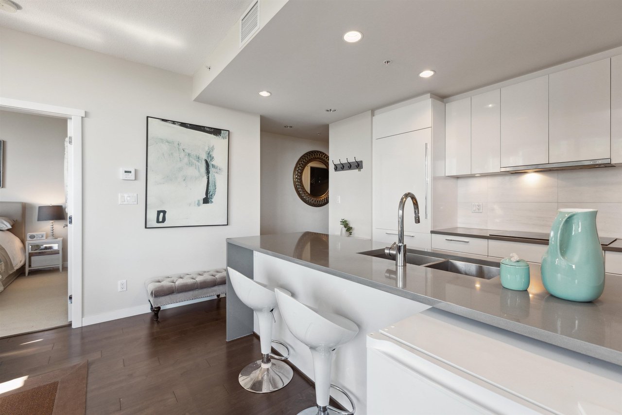 805-5728 Berton Avenue, Vancouver