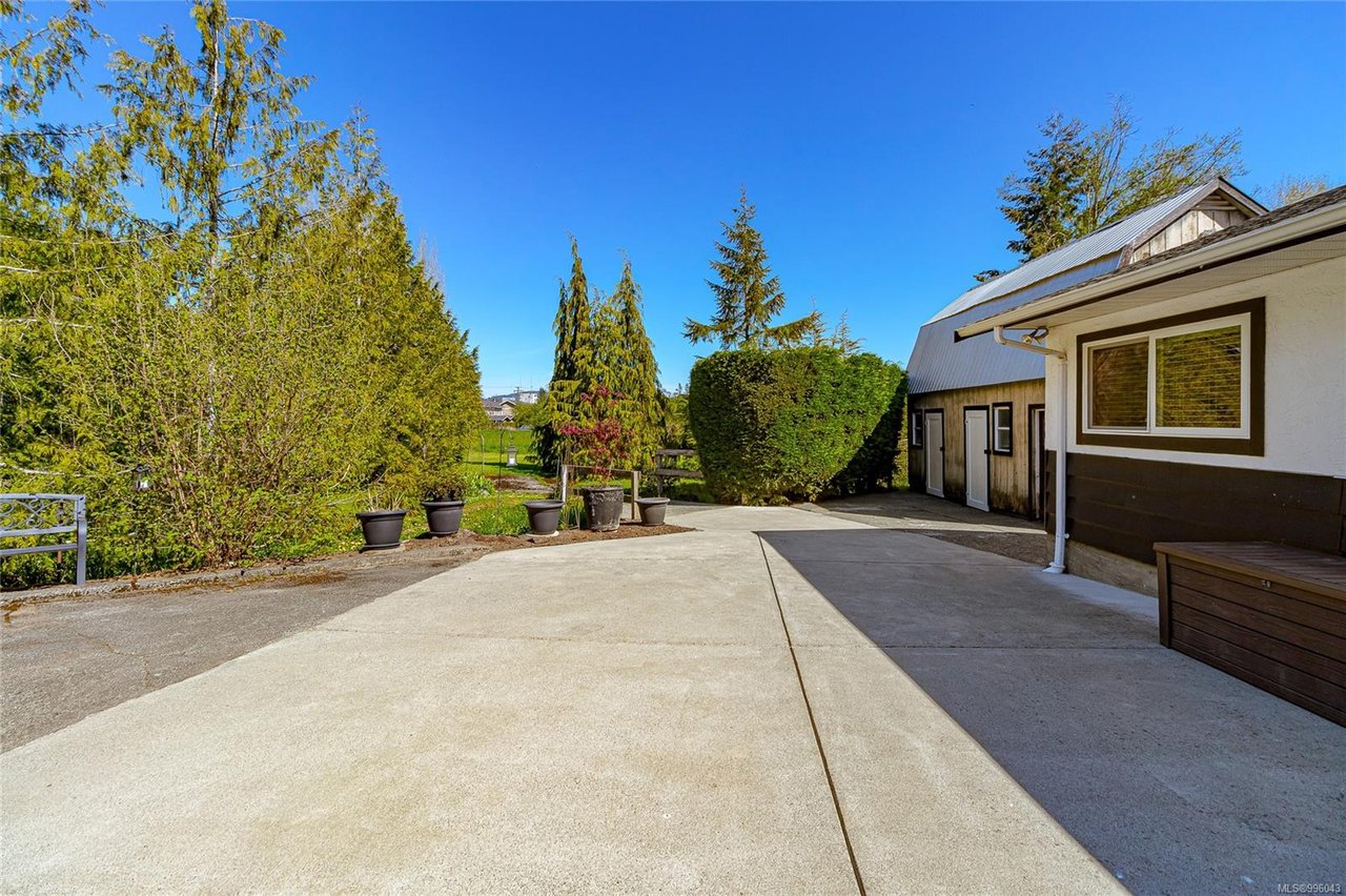 1550 McHattie Rd