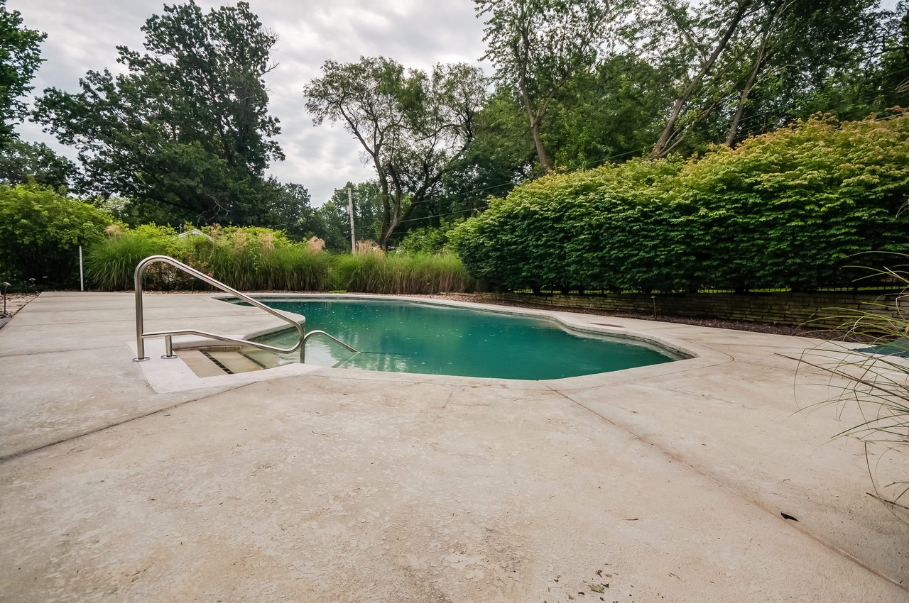 Sophisticated Ladue Ranch With Pool and Carriage House