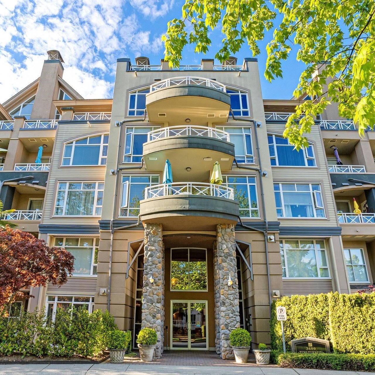 309-3600 Windcrest Drive, North Vancouver