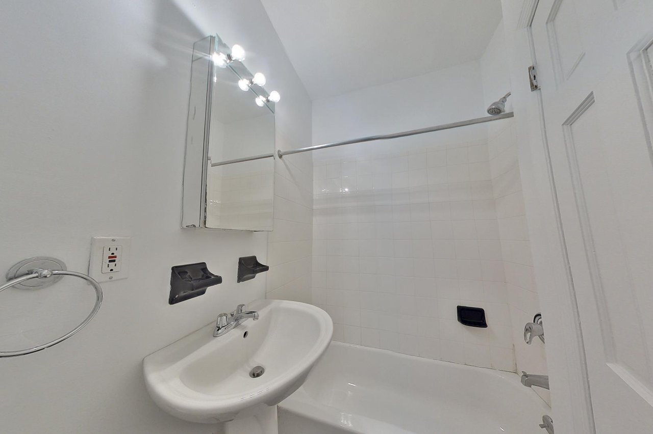 15 West 64th Street, Apt 2-B